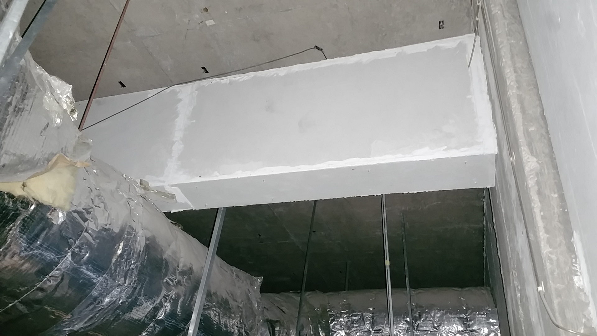 19 P-32763 s11 013 Panels forming the beam cladding within the ceiling void